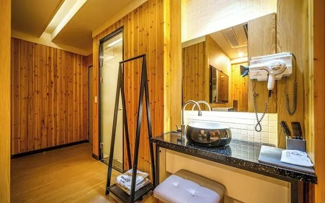 Oda (VIP - Karaoke (free Netflix viewing) )