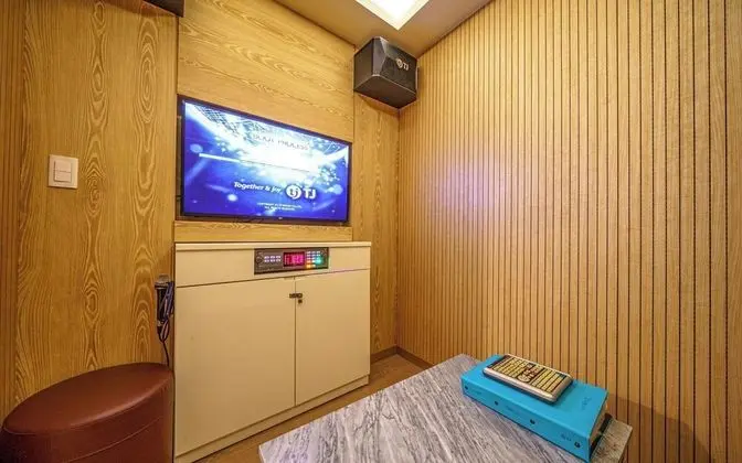 Oda (VIP - Karaoke (free Netflix viewing) )