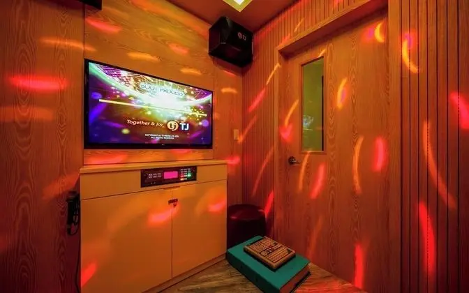 Oda (VIP - Karaoke (free Netflix viewing) )