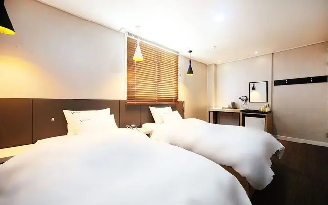 Oda (Twin Room (Double Single/New Air Cond)