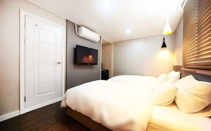 Oda (Twin Room (Double Single/New Air Cond)