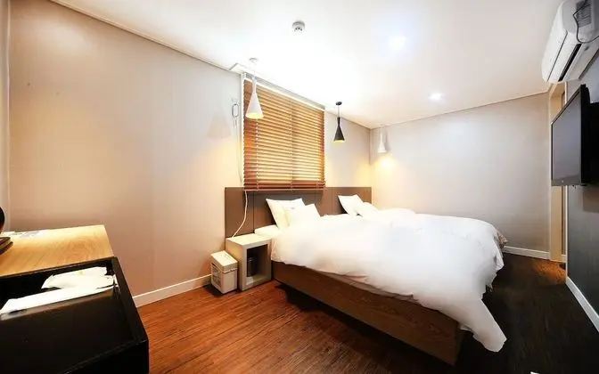 Oda (Twin Room (Double Single/New Air Cond)