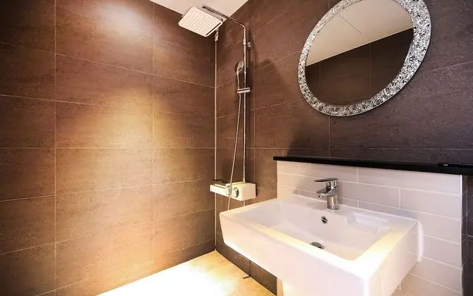 Oda (Twin Room (Double Single/New Air Cond)