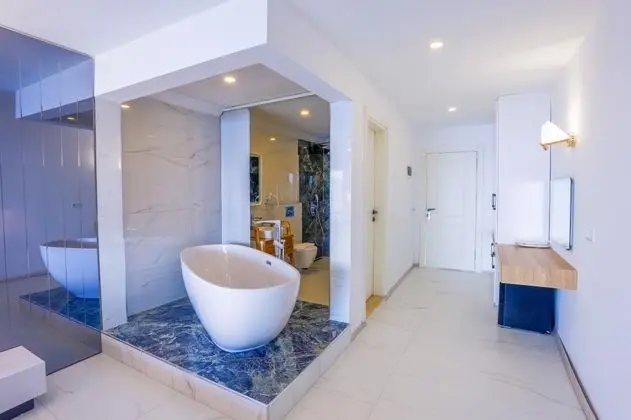 Deluxe Oda Balkonlu, Deniz Manzaralı, Küvetli