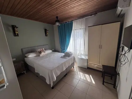 Çift Kişilik, Sokak Manzaralı