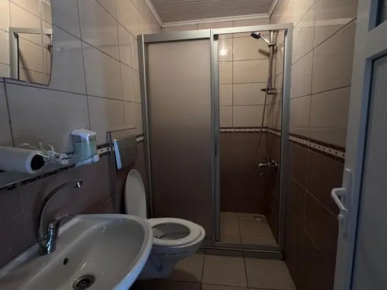 Çift Kişilik, Sokak Manzaralı