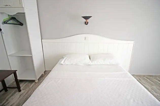 Çift Kişilik, Sokak Manzaralı, Giriş Katı