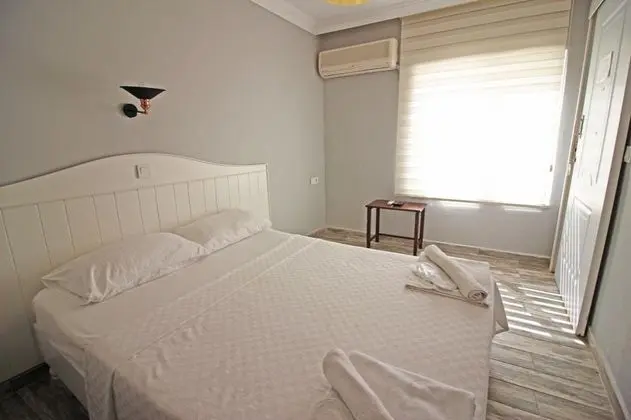 Çift Kişilik, Sokak Manzaralı, Giriş Katı