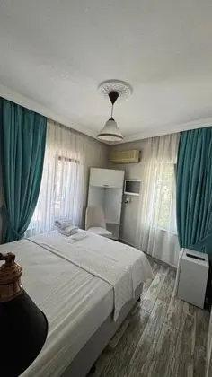 Çift Kişilik, Sokak Manzaralı, Giriş Katı