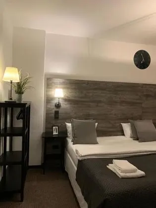 Üç Kişilik Oda, Ortak Banyo