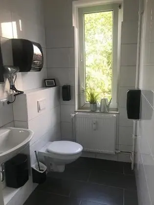 Üç Kişilik Oda, Ortak Banyo