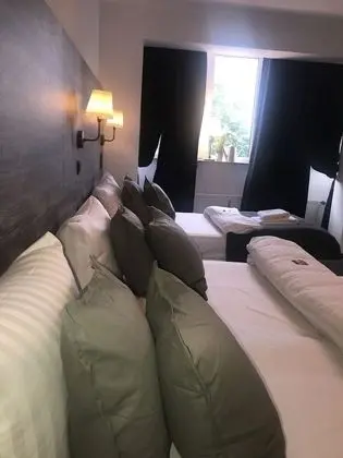 Üç Kişilik Oda, Ortak Banyo