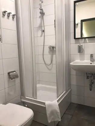 Tek Kişilik Oda, Ortak Banyo