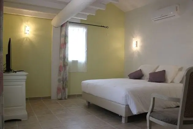 Tek Büyük Yataklı Oda (Fleur de Vervaine)