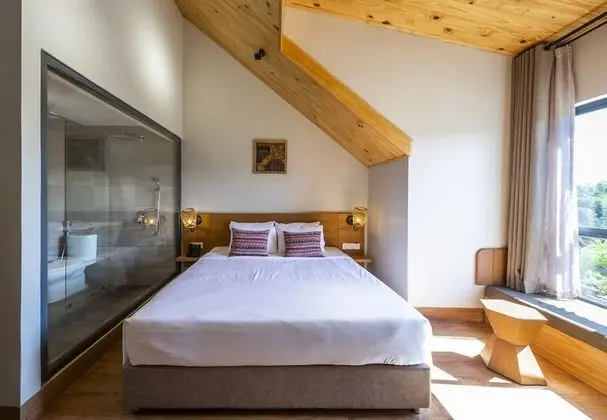 Design Tek Büyük Yataklı Oda, 1 En Büyük (King) Boy Yatak, Havuz Manzaralı