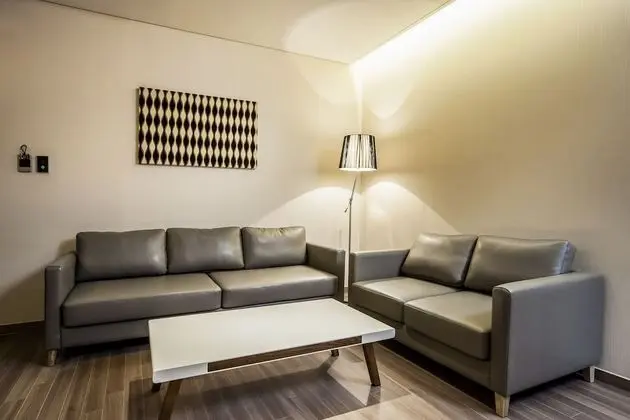 Süit (Free stay - 1 Child under 6years old )