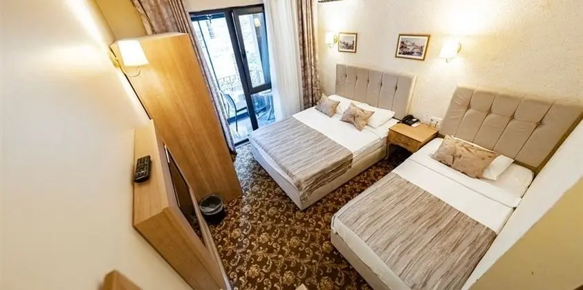 Sehir Manzarali Balkonlu Standard 2 Ayri Yatakli