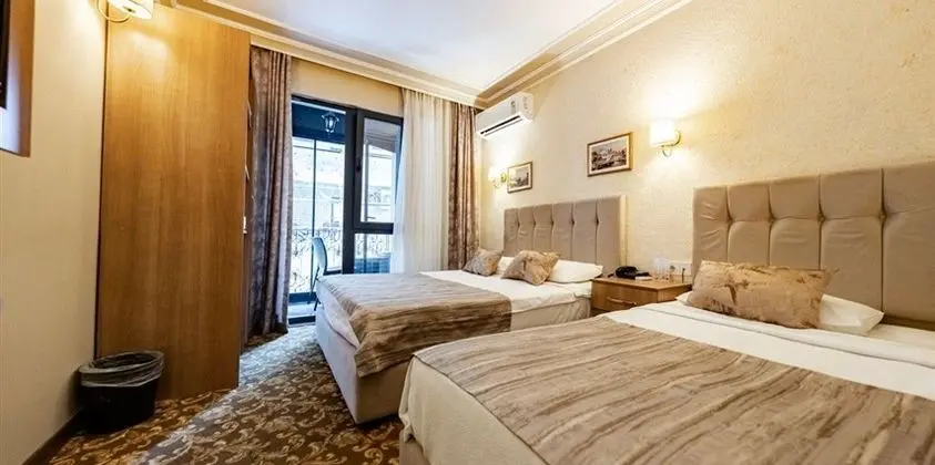 Sehir Manzarali Balkonlu Standard 2 Ayri Yatakli