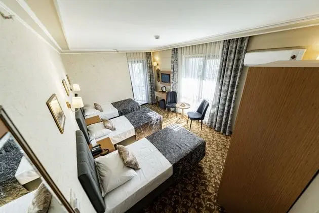Sehir Manzarali Balkonlu Standard 3 Kişili