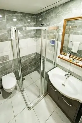 Sehir Manzarali Balkonlu Standard 3 Kişili