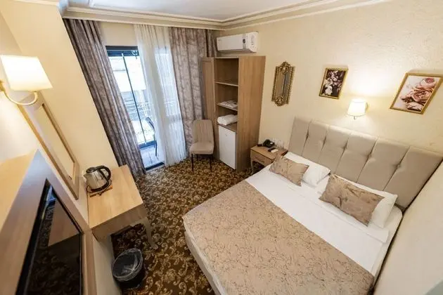 Sehir Manzarali Balkonlu Standard İki Kişilik