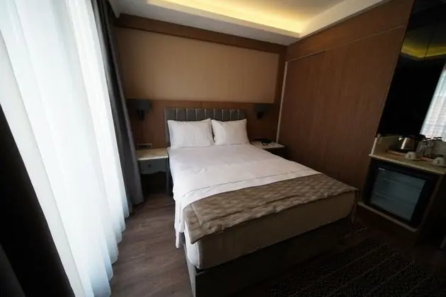 Basic Tek Büyük Yataklı Oda