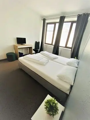 Basic Tek Büyük Yataklı Oda