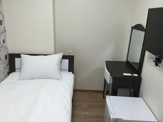 Tek Kişilik Oda (Bigger than most rooms in Seoul)