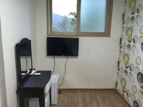 Tek Kişilik Oda (Bigger than most rooms in Seoul)