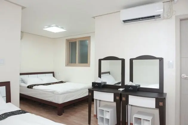 Üç Kişilik Oda (Bigger than most rooms in Seoul)