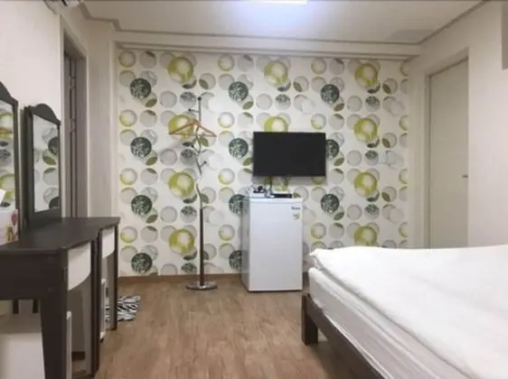 Üç Kişilik Oda (Bigger than most rooms in Seoul)