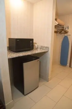 Single Queen with Pull Out Sofa