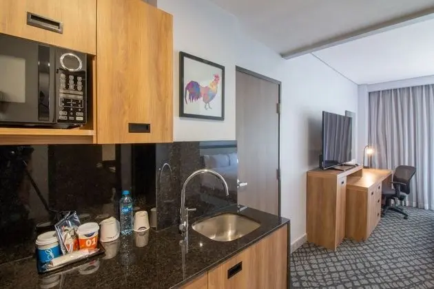 Business Oda, 1 En Büyük (King) Boy Yatak, Buzdolabı ve Mikrodalga (Wet bar)