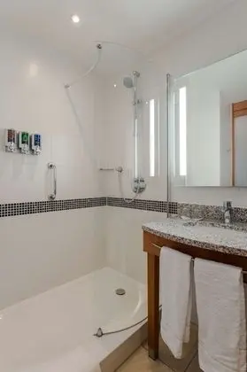 Family Oda, 1 Büyük (Queen) Boy Yatak (Connecting Rooms)