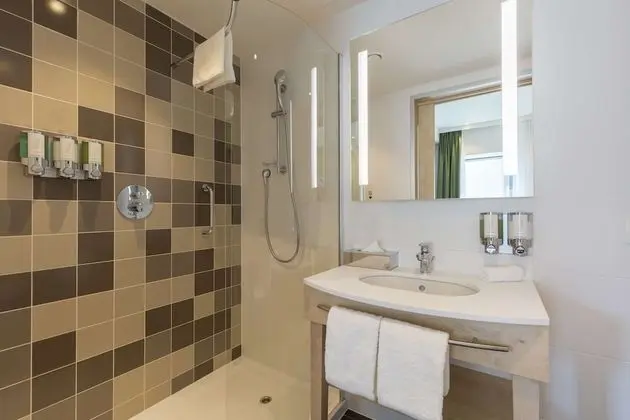 Family Room, 1 King Bed (with kitchenette)