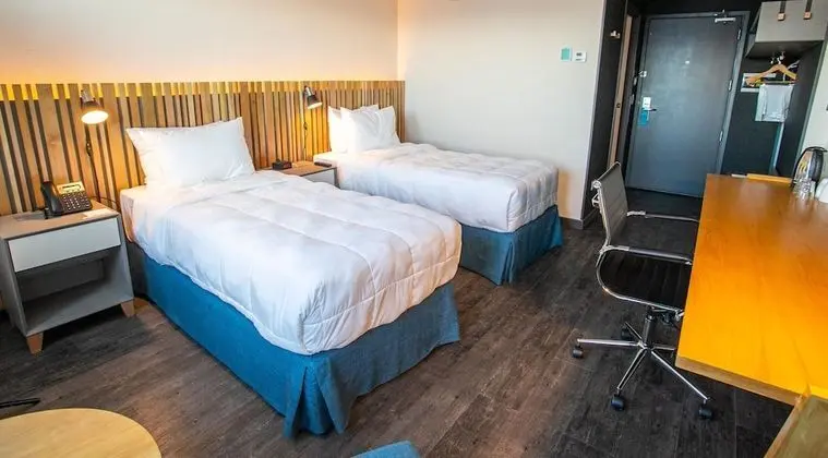 Oda, 2 Tek Kişilik Yatak, Şehir Manzaralı