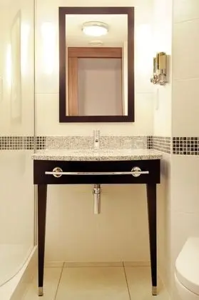 Oda, 1 Büyük (Queen) Boy Yatak