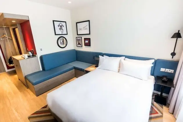 Premium Oda, 1 Büyük (Queen) Boy Yatak ve Çekyat, Sigara İçilmez