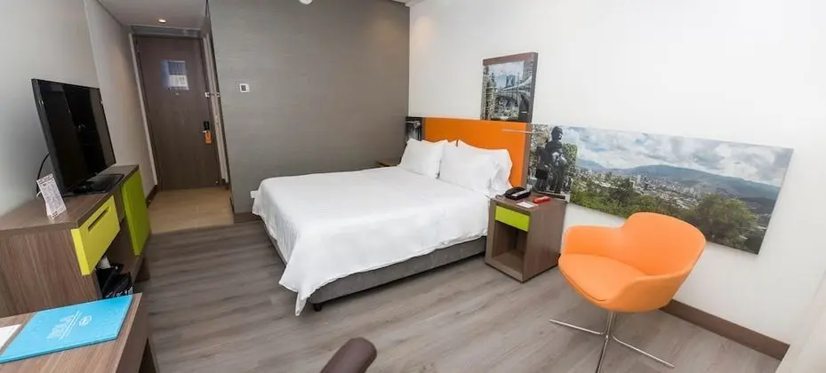 1 Queen Bed Nonsmoking