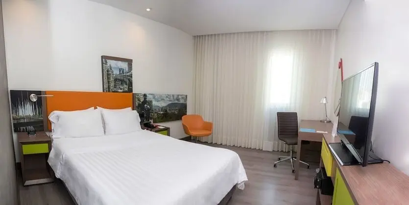 1 Queen Bed Nonsmoking