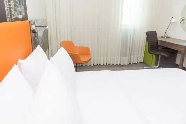 1 Queen Bed Nonsmoking