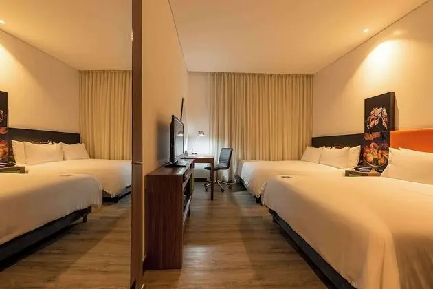 1 Queen Bed Nonsmoking