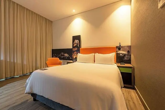 1 Queen Room mobility Access Nonsmoking
