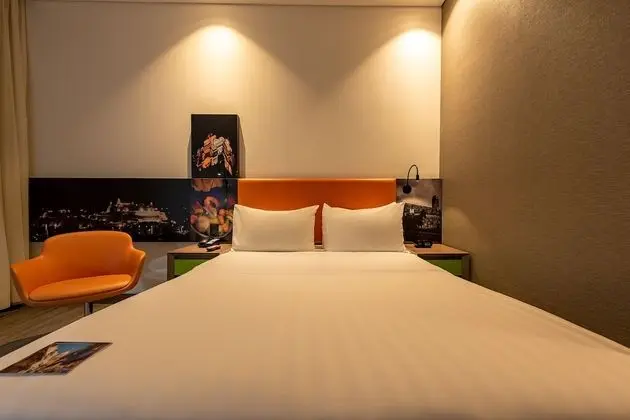1 Queen Room mobility Access Nonsmoking