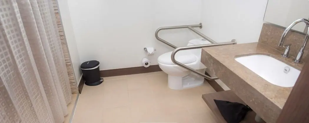 1 Queen Room mobility Access Nonsmoking