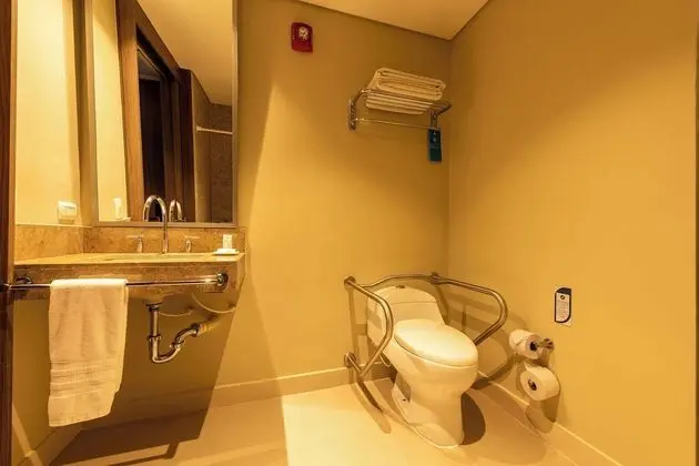 1 Queen Room mobility Access Nonsmoking