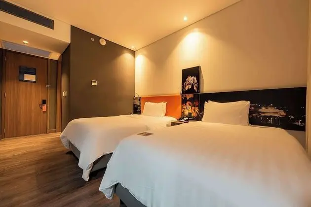Oda, 2 Tek Kişilik Yatak, Şehir Manzaralı (Roll-In Shower)
