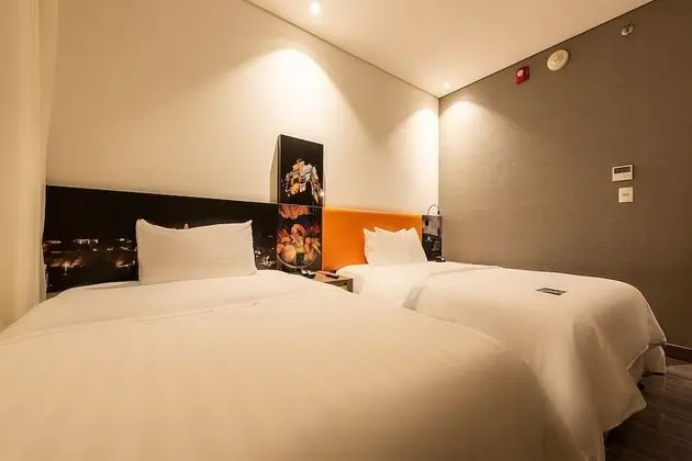 Oda, 2 Tek Kişilik Yatak, Şehir Manzaralı (Roll-In Shower)