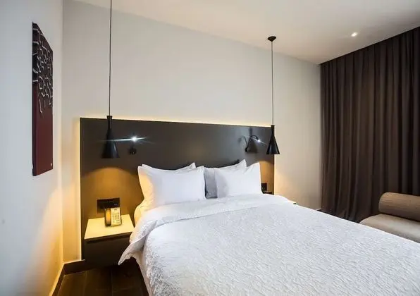 Oda, 1 Büyük (Queen) Boy Yatak, Sigara İçilmez, Buzdolabı