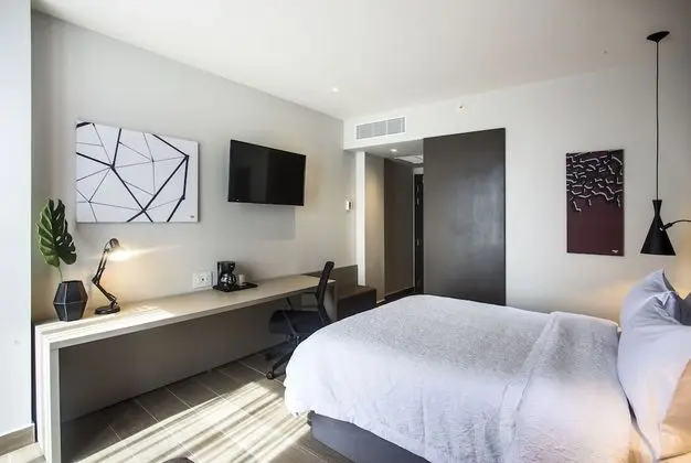 Oda, 1 Büyük (Queen) Boy Yatak, Sigara İçilmez, Buzdolabı